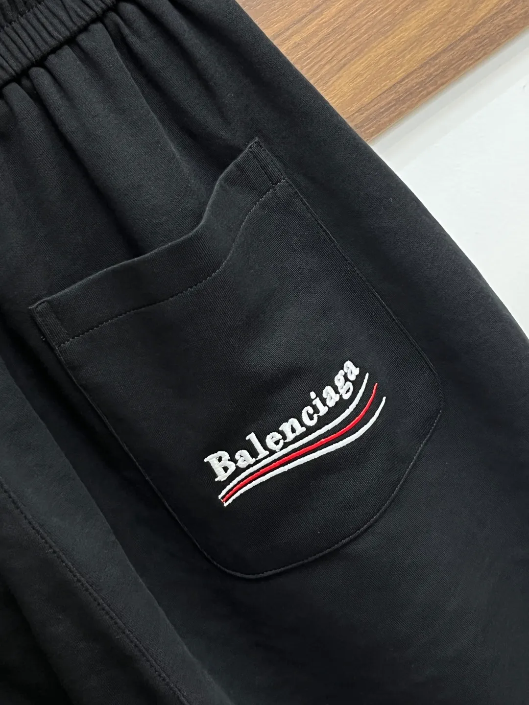 Balenciaga Balenciaga complete with three labels 🧊2026 summer New Arrival latest shorts, available at counters, Original goods, fashionable imported original technical fabrics, comfortable upper body, Breathable, original customized hardware accessories, handsome and stylish upper body, complete with three labels, recommended style, extremely high grade, purchasing agent Sizes: M-3XL, maximum wear 195 catties H 2026 New Arrival first release
